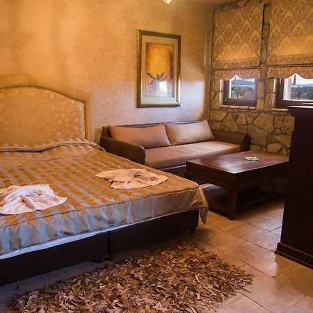 Aparthotel Silva Kryonerion